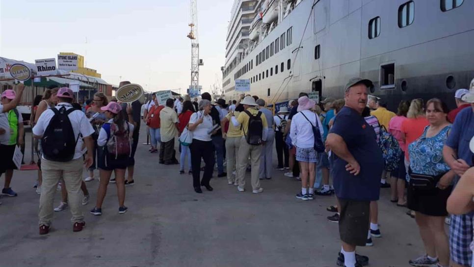 Llegan a Mazatlán 6 mil 500 visitantes en dos cruceros