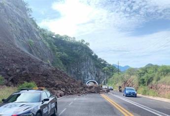 Derrumbe cierra parcialmente la autopista Mazatlán-Durango