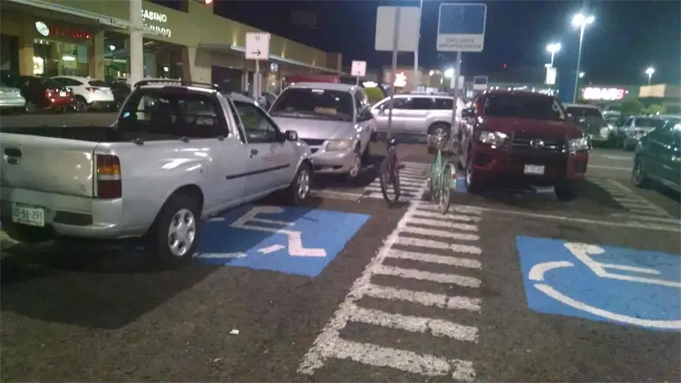 Tránsito van contra quien invada accesos para discapacitados