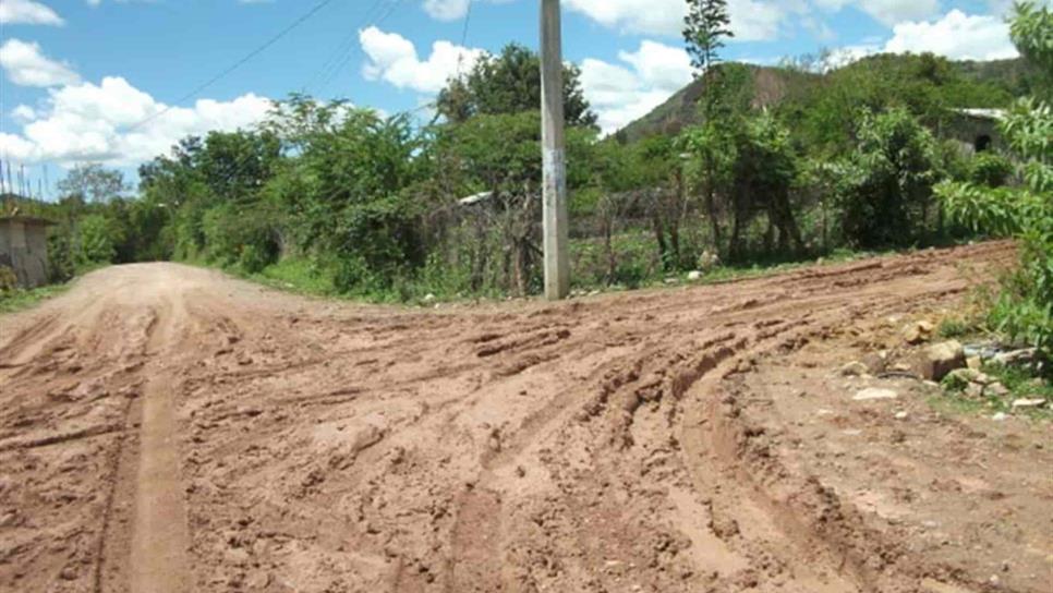Denuncia malas condiciones en caminos de 6 ejidos en El Fuerte