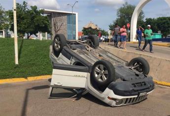 Sobreviven de milagro a volcadura en la USE en Culiacán