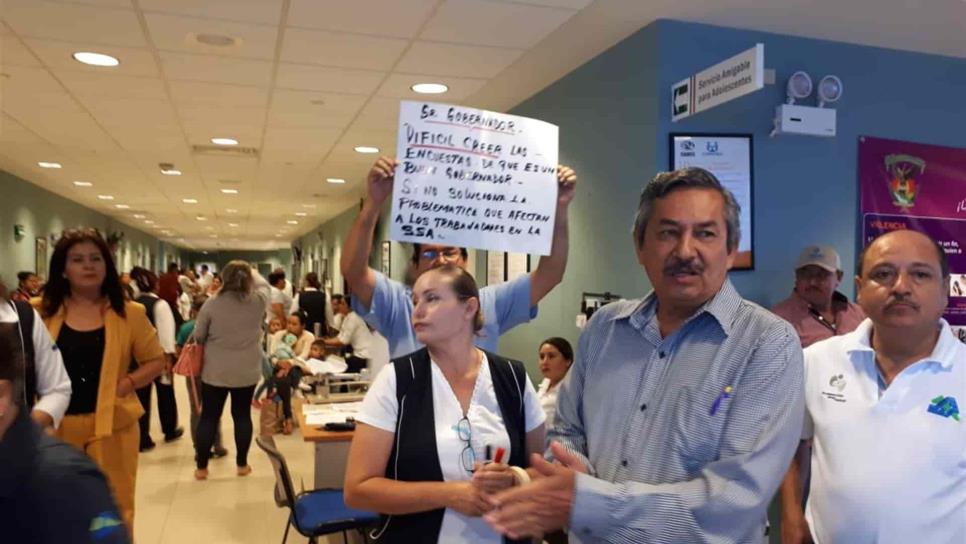 Se manifiestan trabajadores de más de 30 Centros de Salud de la zona norte