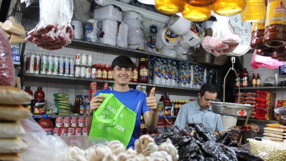 Entregan más de dos mil bolsas ecológicas en Culiacán