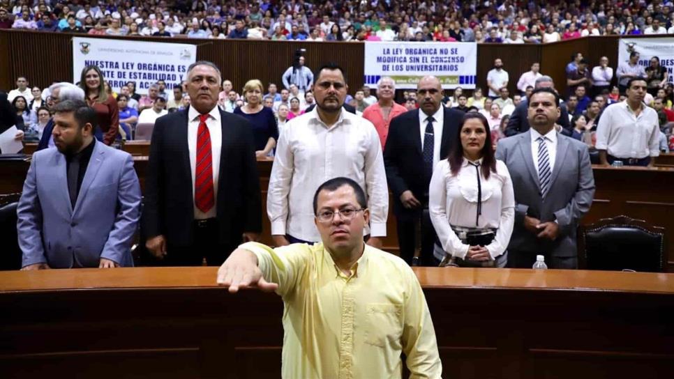 Congreso toma protesta a Alfredo Beltrán como integrante de CEAIP