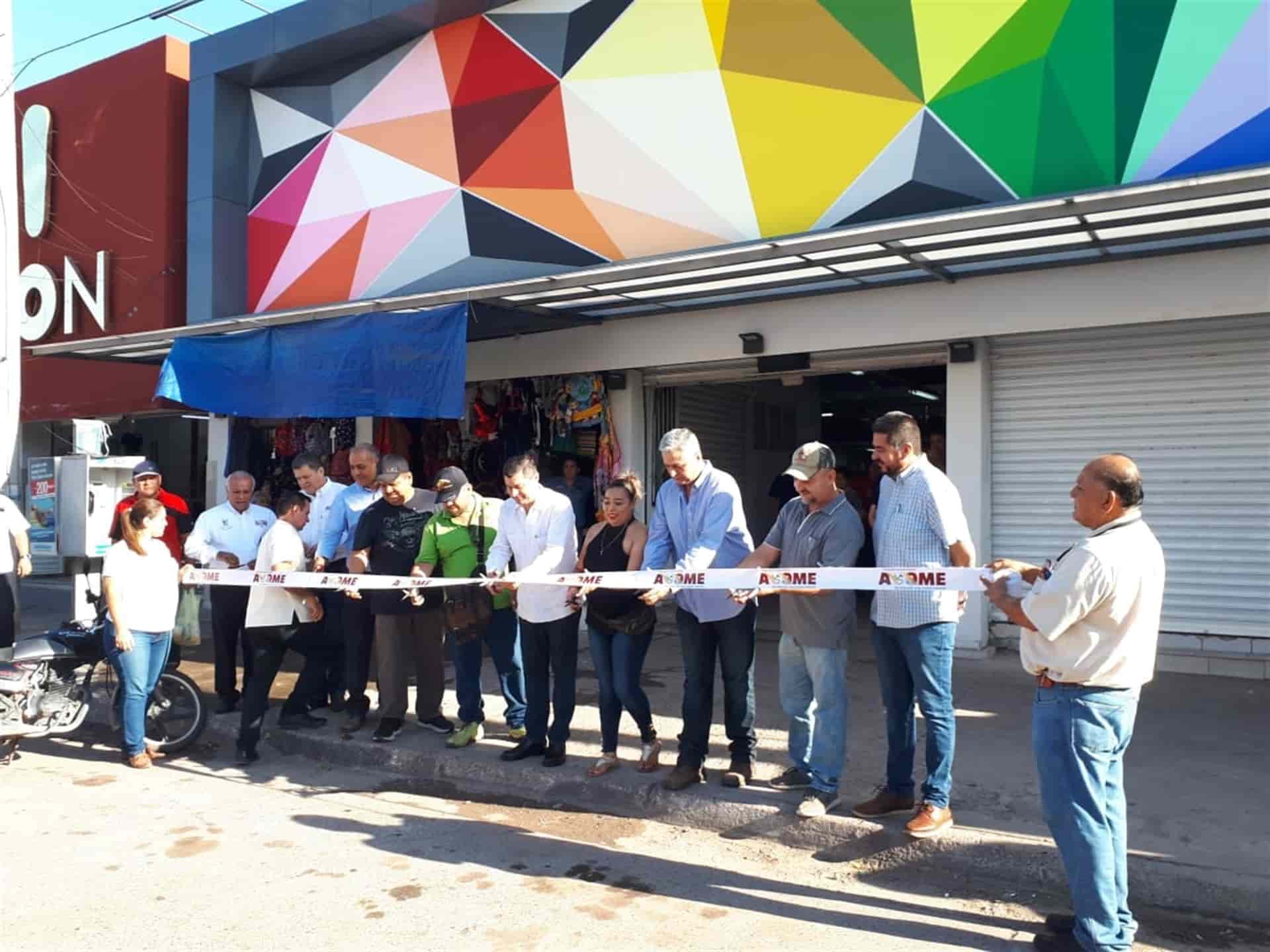 Alcalde de Ahome entrega e inaugura el Mercado Popular