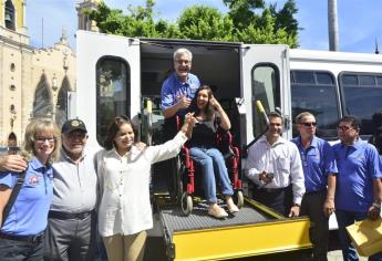 Recibe DIF Mazatlán camión incluyente de rotarios canadienses