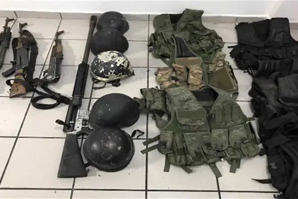 Marinos decomisan arsenal tras enfrentamiento en El Roble, Mazatlán Marinos decomisan arsenal tras enfrentamiento en El Roble, Mazatlán