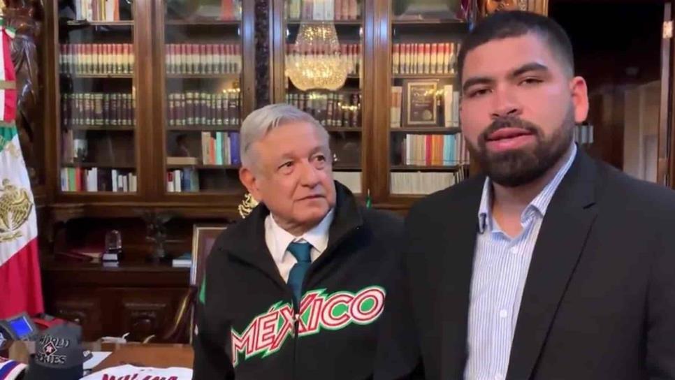 López Obrador recibe al pitcher mexicano José Urquidy