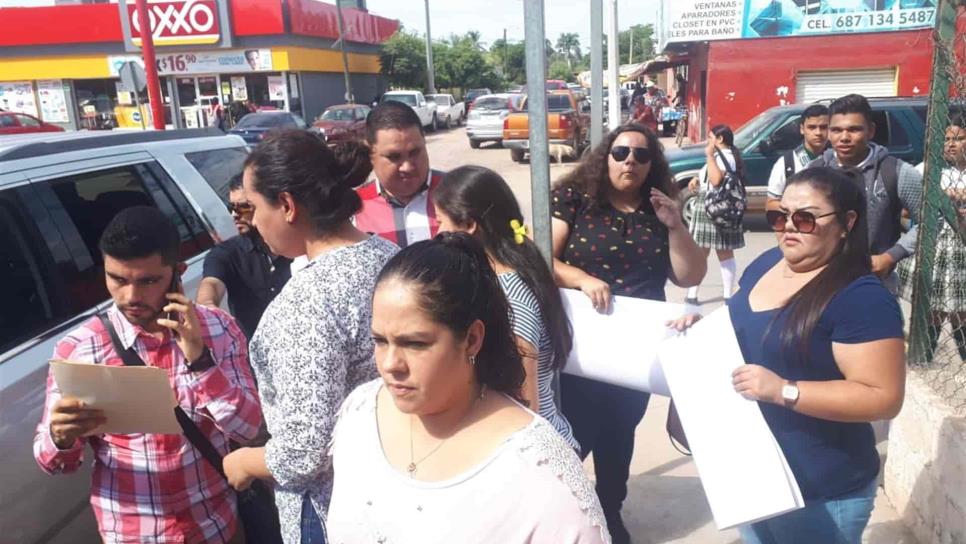 Protestan padres del kínder R. T. Loaiza de Guasave