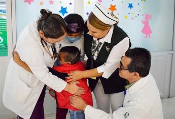 Niños vencen el cáncer y tocan la campana de la salud en el IMSS de Culiacán