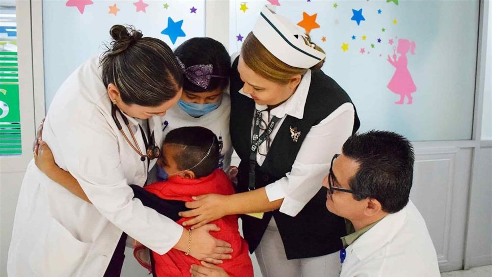 Niños vencen el cáncer y tocan la campana de la salud en el IMSS de Culiacán