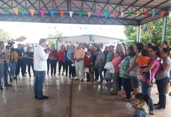 Recibe escuela del Chihuahuita 2 mdp durante el “Lunes Cívico”