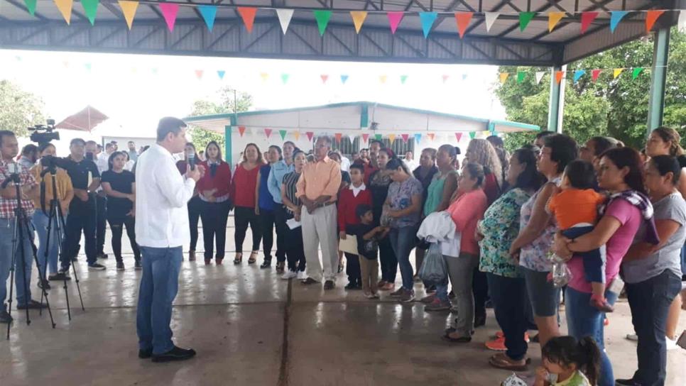 Recibe escuela del Chihuahuita 2 mdp durante el “Lunes Cívico”