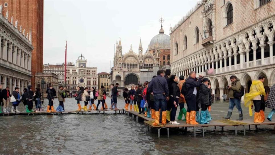 Marea récord en Venecia; la atribuyen al cambio climático