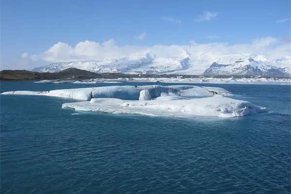 Hielo marino en el Ártico desaparecería en 25 años, sugiere estudio Hielo marino en el Ártico desaparecería en 25 años, sugiere estudio