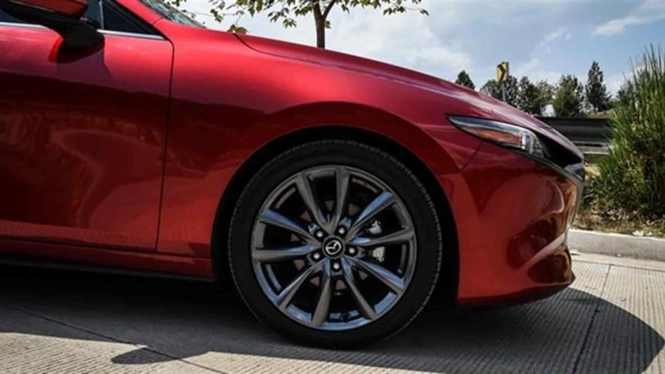 Profeco aclara sobre supuesta falla en birlo de vehículos Mazda 3