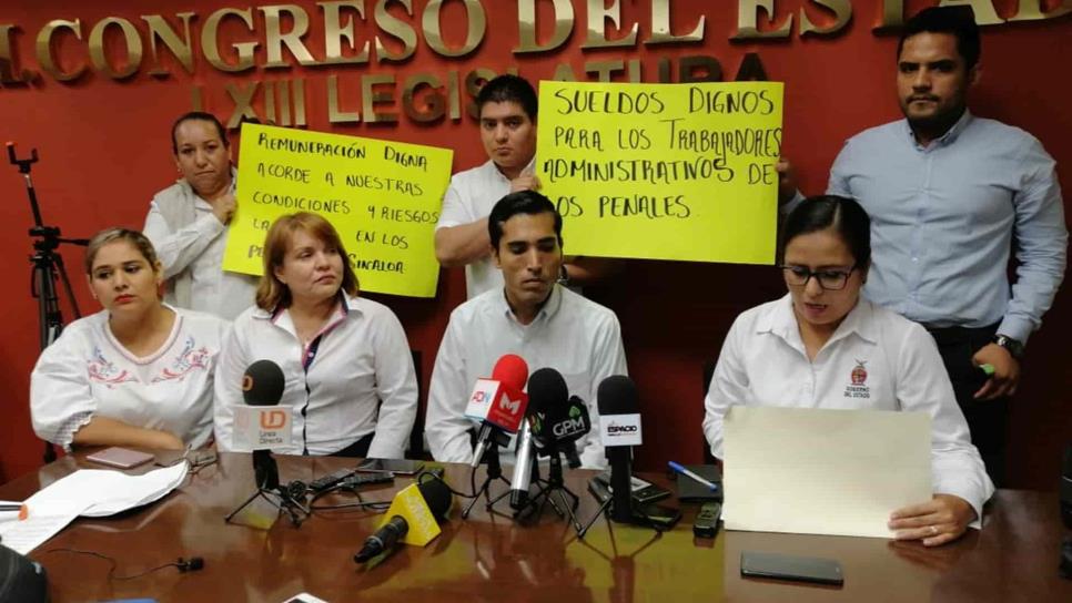 Sueldo precario en medio de muchos riesgos, acusan administrativos de penales