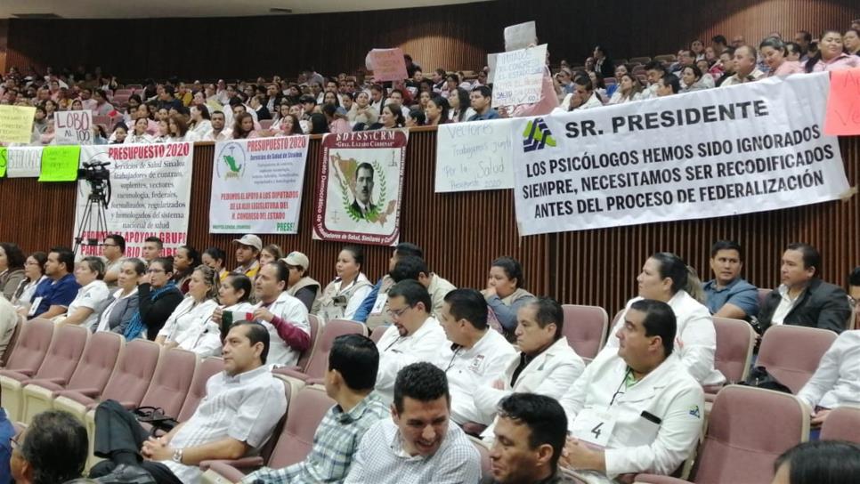 Trabajadores precarios del Sector Salud piden compensación salarial al Congreso