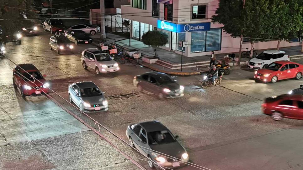 Caos vial en Los Mochis ante cierre de calles y aumento de tráfico