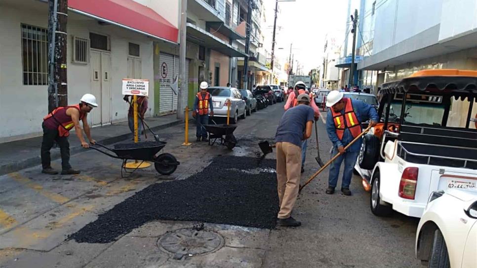 Bachean calles de Mazatlán tras reportes ciudadanos