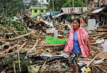 Tifón Tisoy deja 17 muertos a su llegada al sur de Filipinas