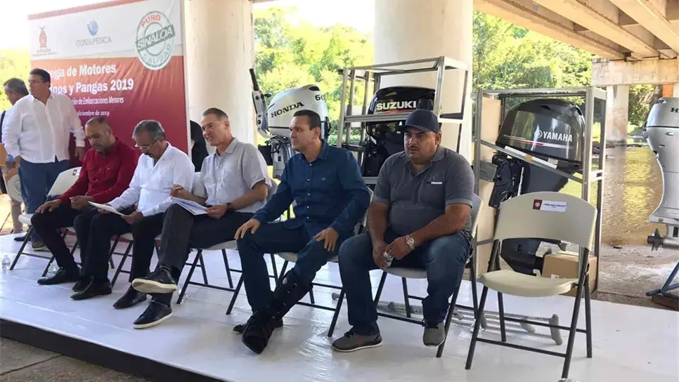 Entregan motores marinos y pangas a pescadores
