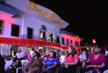 Ilumina el espíritu de la Navidad el Palacio Municipal de Mazatlán