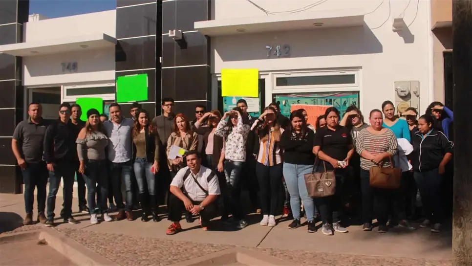 De nueva cuenta se manifiestan maestros de inglés en la zona norte