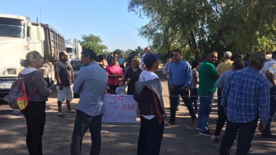 Pobladores de El Pochotal bloquean carretera tras 34 días sin agua