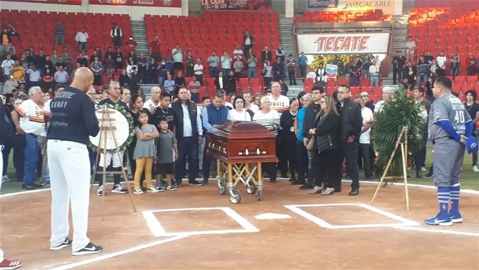 Rinden homenaje a Paquín Estrada en las plazas de la LMP
