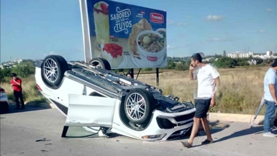 Aparatoso accidente en Isla Musala deja solo daños materiales