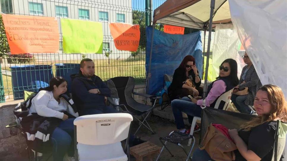 Teachers cumplen cinco días en protesta en la SEPyC