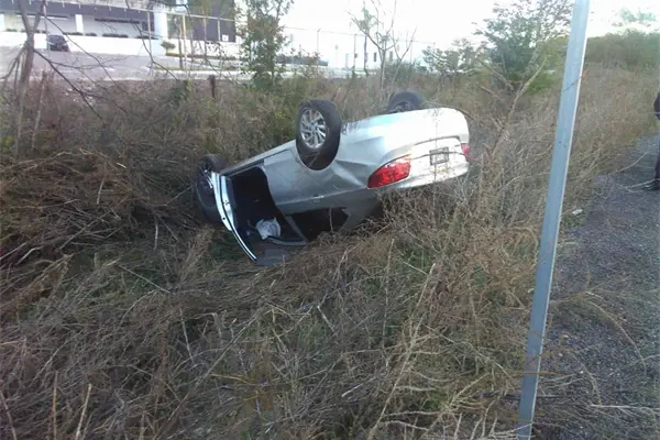 Se registran dos aparatosas volcaduras sin lesionados en Culiacán Se registran dos aparatosas volcaduras sin lesionados en Culiacán