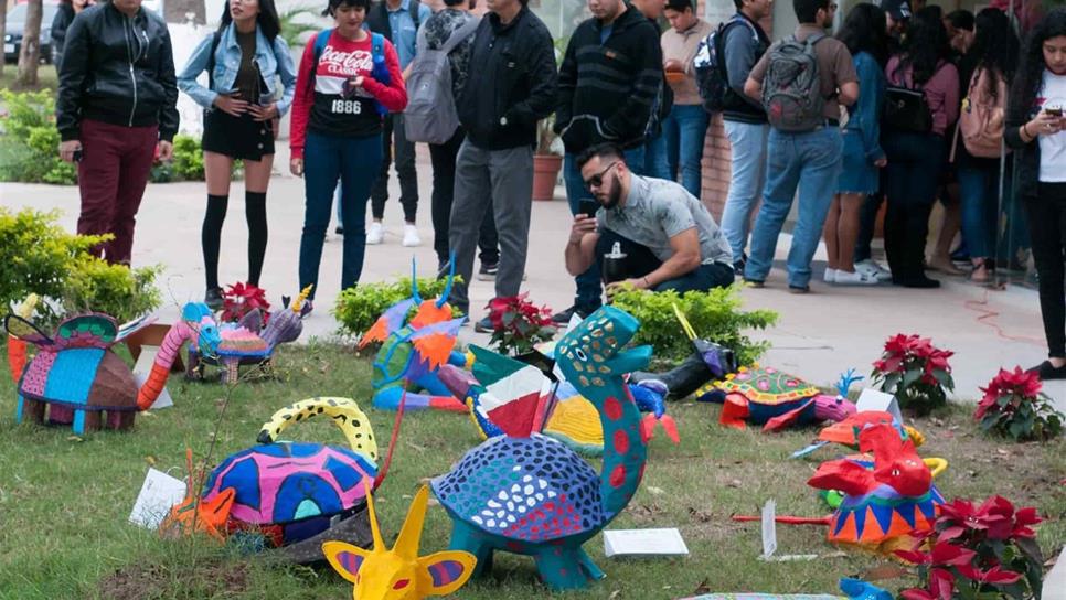 Biblioteca Pública Morelos alberga coloridos alebrijes