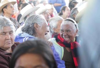 Entregan apoyos a comunidades indígenas rarámuris en Yecorato