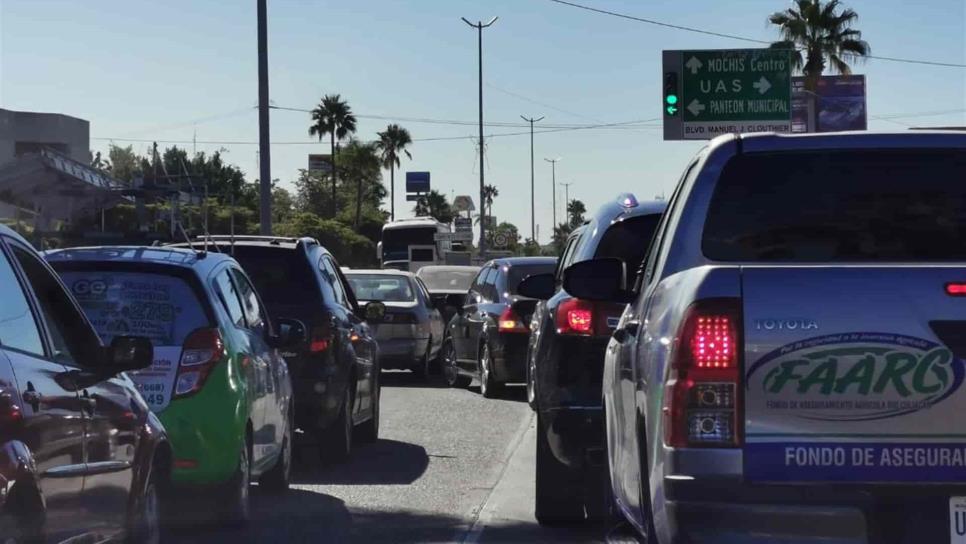 Se disparan infracciones por estacionarse en áreas azules y doble fila