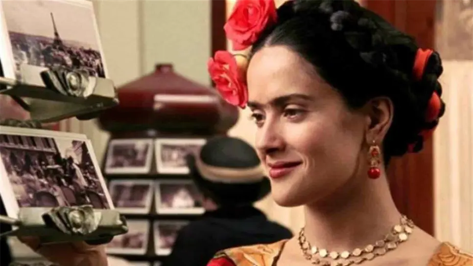 Salma Hayek muestra orgullo de ser mexicana