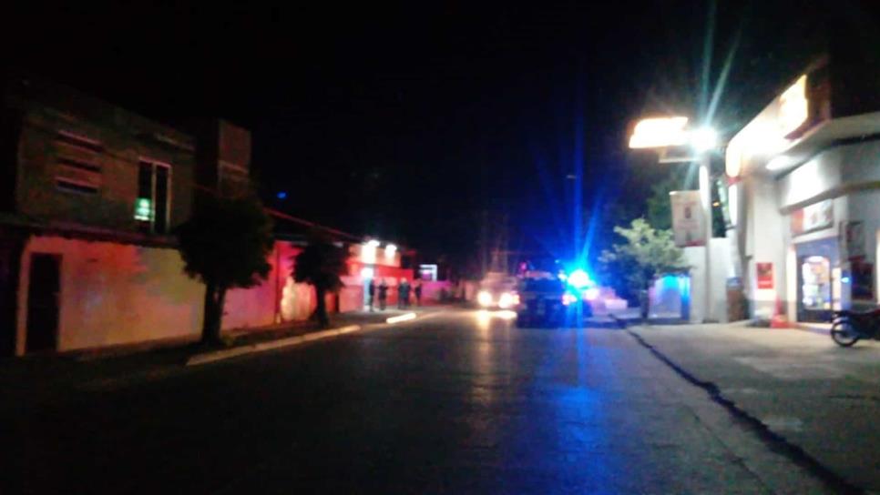 Atacan a balazos a joven afuera de autolavado en Culiacán