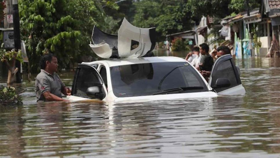 Sube a 21 cifra de muertos tras inundaciones en Indonesia