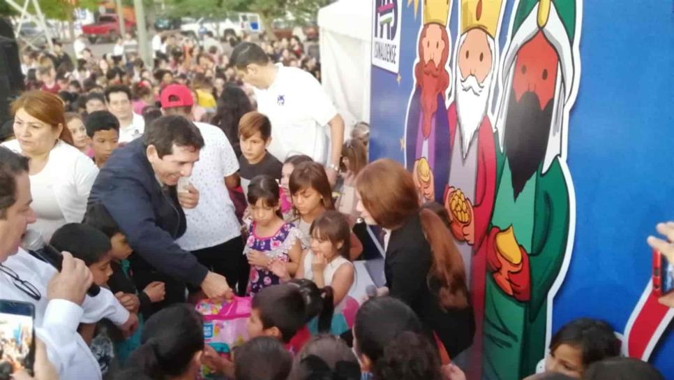 PAS celebra Día de Reyes a más de mil niños del oriente de Culiacán