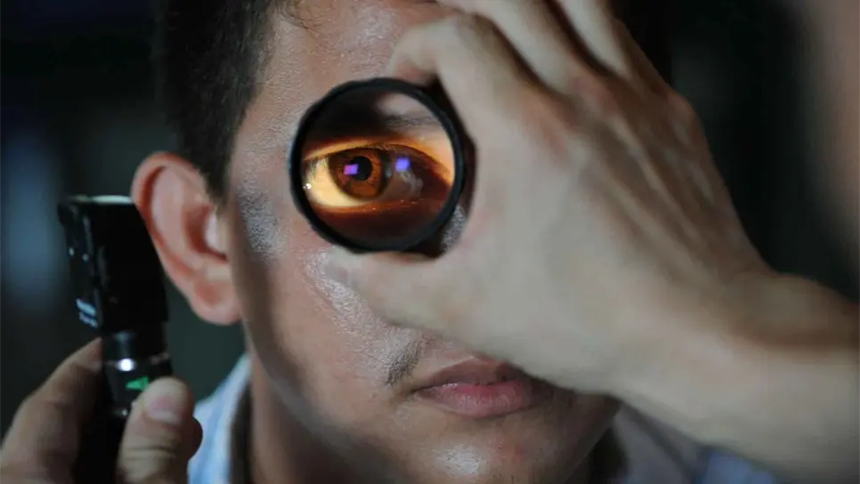 Desarrollan lente de contacto que diagnostica diabetes