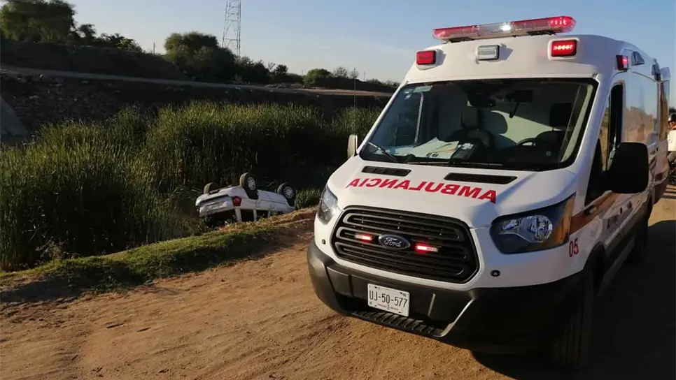 Dos personas lesionadas en volcadura en el Valle del Carrizo