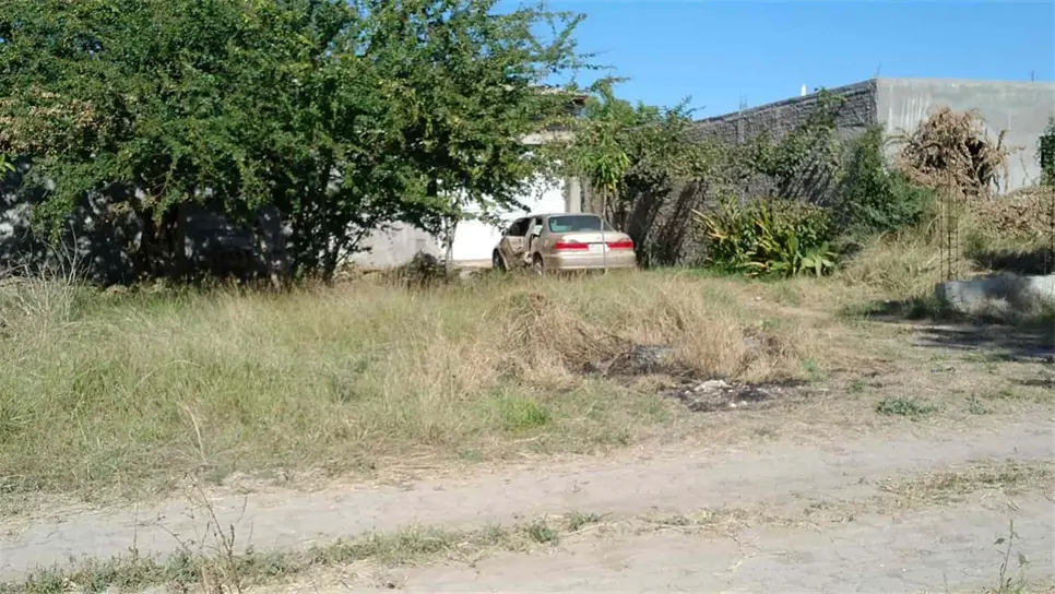 Encuentran a hombre sin vida dentro de vehículo, en Villa Juárez