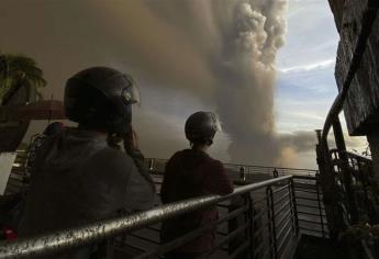 Filipinas realiza masiva evacuación por peligro de erupción
