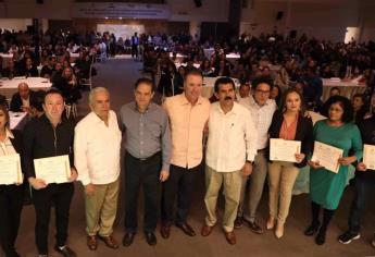 Entrega Quirino certificados de préstamos para vivienda a trabajares del SNTE 53