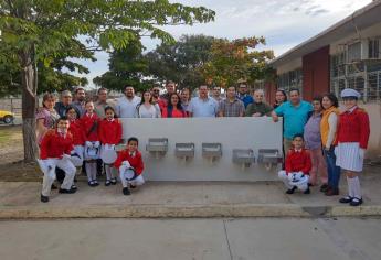 Entregan donativo de bebedores en una escuela primaria de Mazatlán