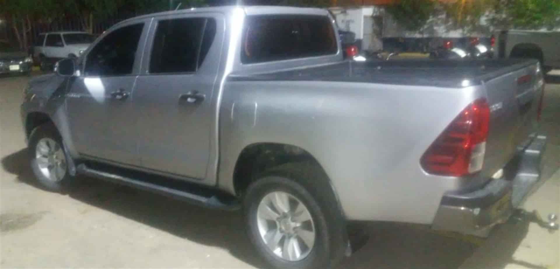 Hallan abandonada camioneta despojada en Culiacán