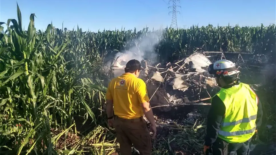 Se desploma e incendia avioneta en Constancia