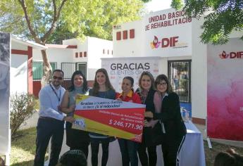 Reconoce DIF Ahome a 10 tiendas OXXO redondeo