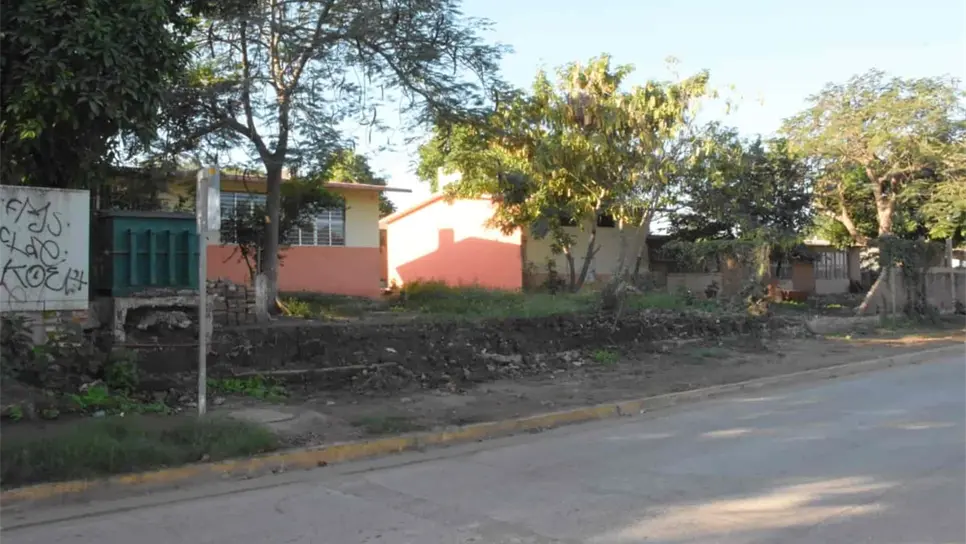 Ayudan a mejorar infraestructura de escuela en la Lomas del Ébano